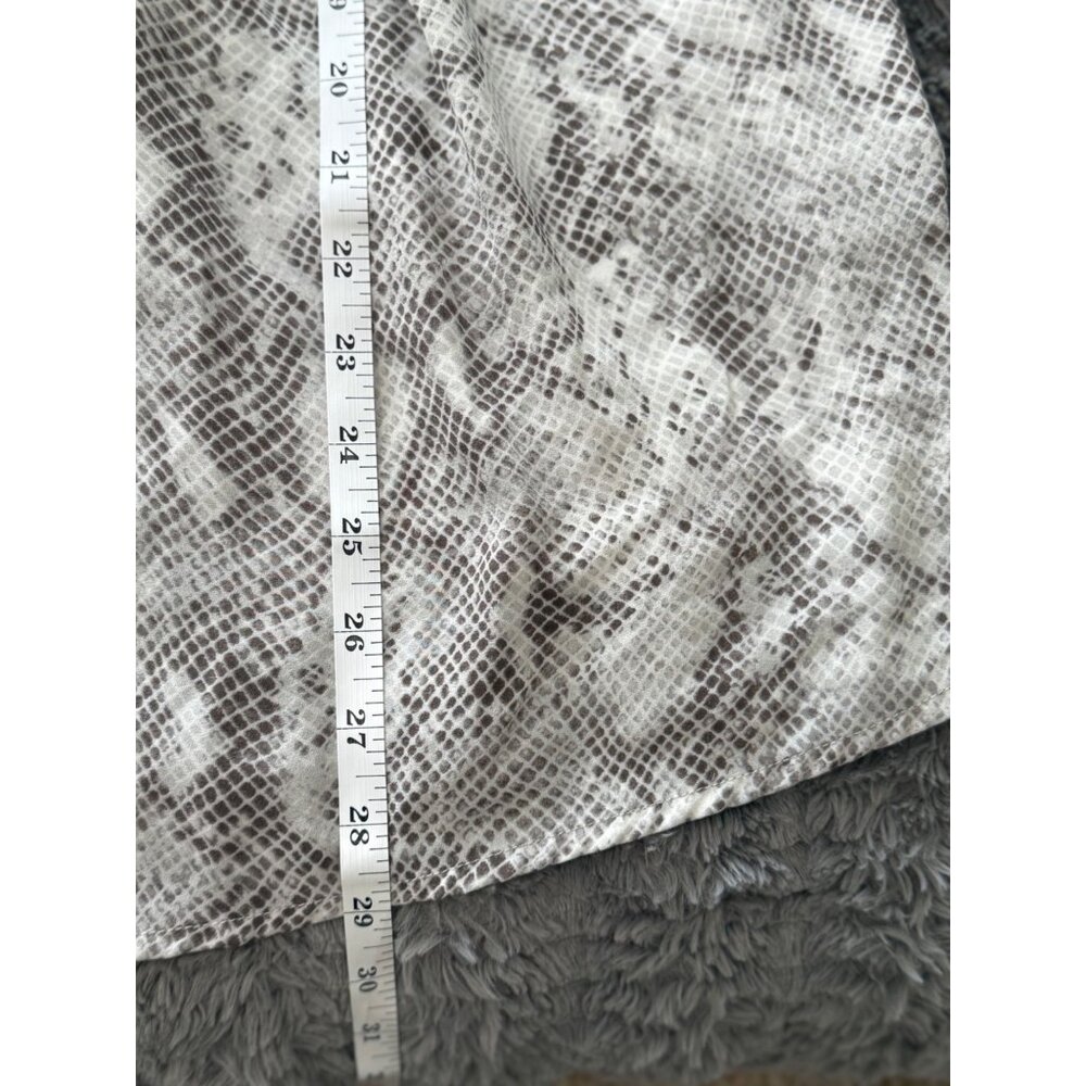 Carolina Belle Grey Snake Skin Pattern Flutter Sleeve Blouse Size 2X - Picture 6 of 6